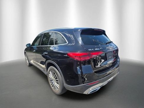 Used 2024 Mercedes-Benz GLC 300 4MATIC image 2