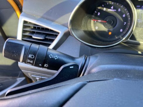 Used 2012 Hyundai Veloster w/ Style Pkg image 17