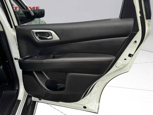 Used 2020 Nissan Pathfinder SL image 57