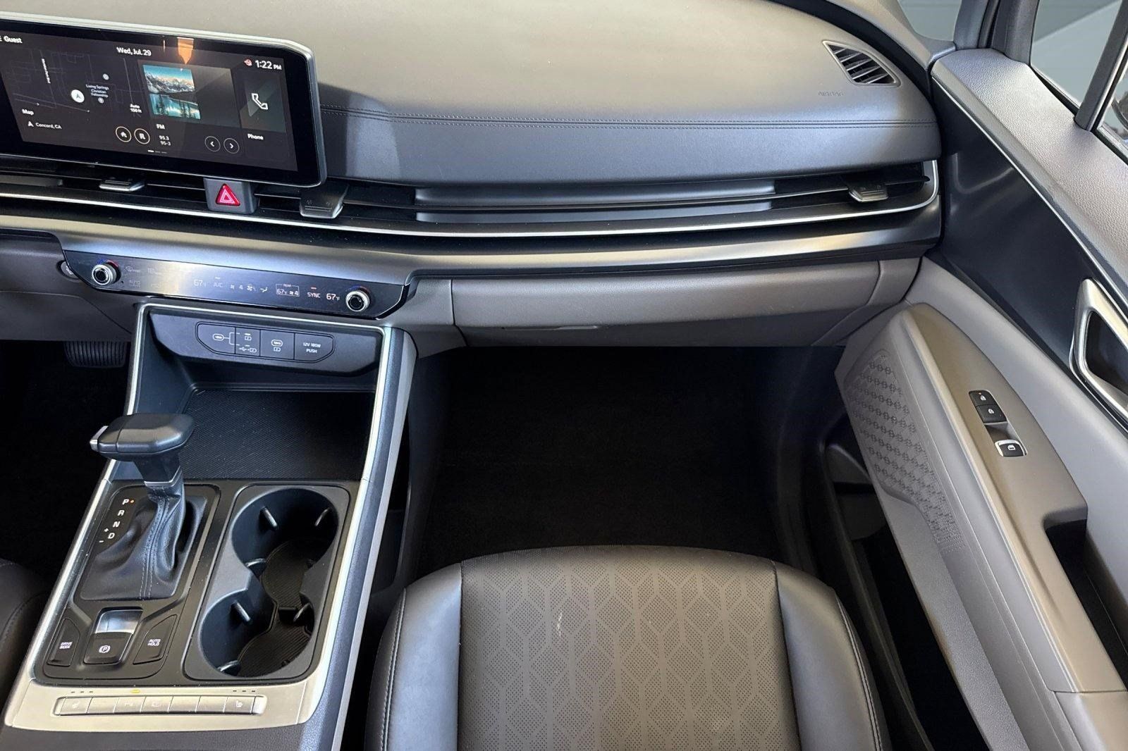 Used 2026 Kia Carnival FWD image 32
