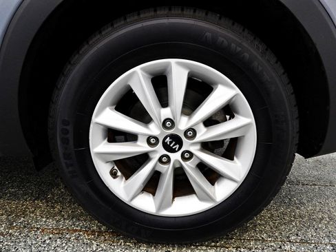 Used 2020 Kia Sorento LX FWD image 19
