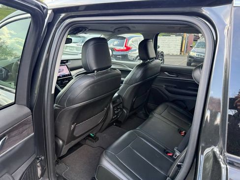 Used 2023 Jeep Grand Cherokee Limited AWD/4WD image 6