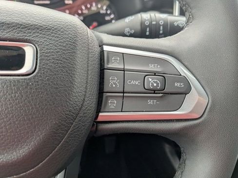 Used 2023 Jeep Compass Limited image 25