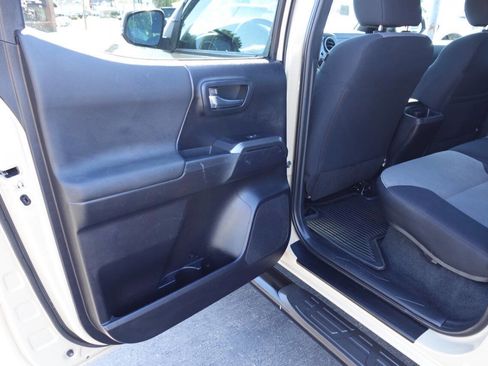 Used 2020 Toyota Tacoma TRD Sport image 18