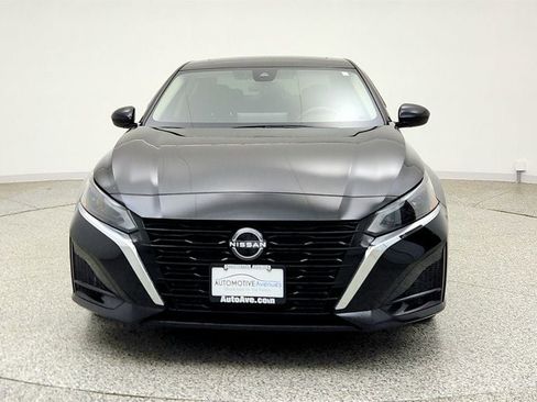 Used 2023 Nissan Altima 2.5 SV w/ SV Premium Package FWD image 2