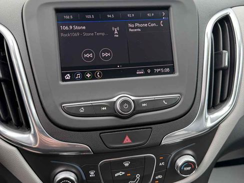 Used 2020 Chevrolet Equinox LS FWD image 22