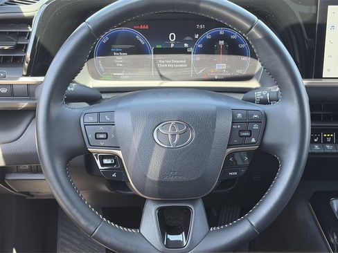 Used 2025 Toyota Crown AWD/4WD image 21