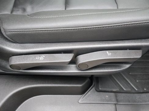 Used 2022 Chevrolet Tahoe Z71 w/ Luxury Package image 41