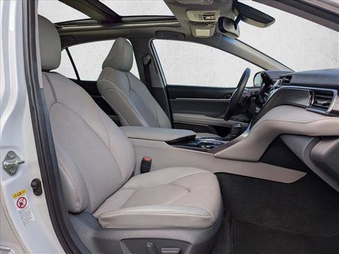 Used 2019 Toyota Camry XSE image 18