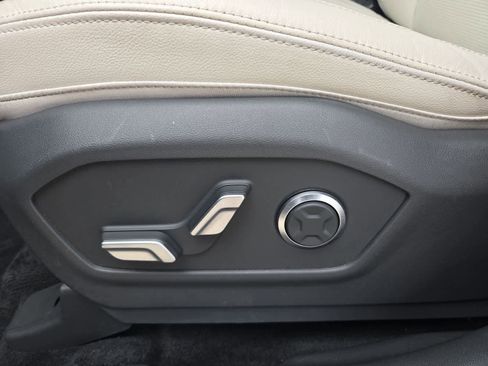 Used 2025 Hyundai Santa Fe Limited FWD image 15