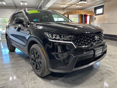 Used 2021 Kia Sorento S image 2