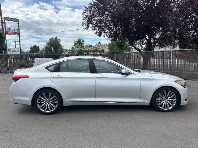 Used 2015 Hyundai Genesis 5.0 RWD image 2