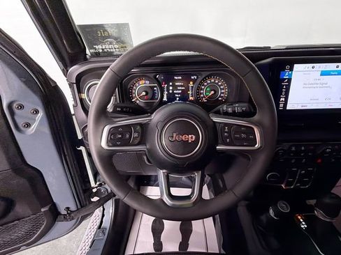 Used 2024 Jeep Wrangler Unlimited Sahara w/ Technology Group AWD/4WD image 11
