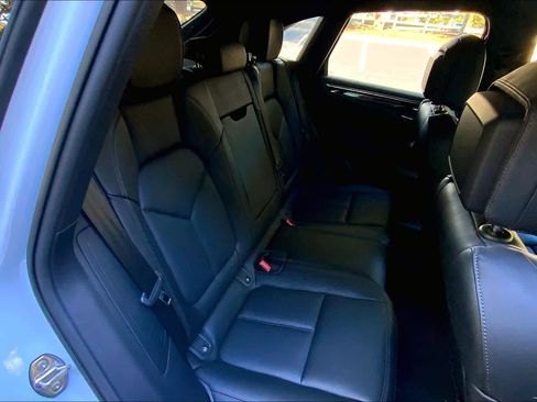 Used 2025 Porsche Macan image 18