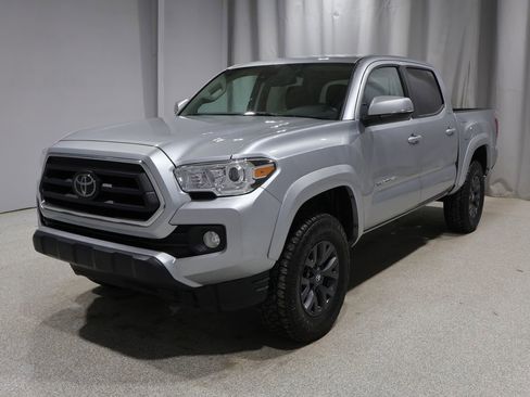Used 2022 Toyota Tacoma SR5 w/ Technology Package AWD/4WD image 7