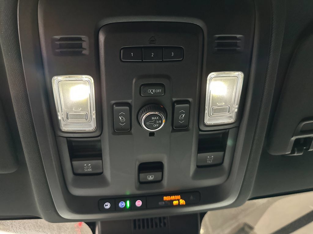 Used 2023 Chevrolet Suburban Z71 w/ Luxury Package AWD/4WD image 34