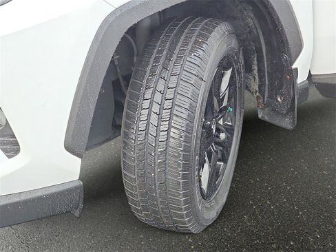 Used 2020 Toyota RAV4 XLE image 18