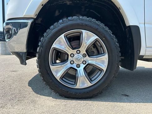 Used 2019 RAM 1500 Laramie AWD/4WD image 14