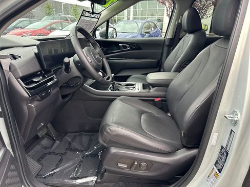 Used 2025 Kia Carnival SX Prestige FWD image 12