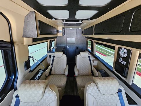 Used 2019 Mercedes-Benz Sprinter 3500 image 39