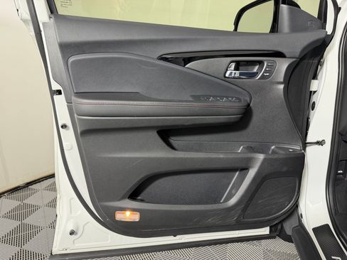 Certified 2022 Honda Ridgeline Black Edition image 11
