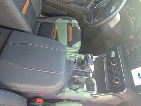 Used 2024 GMC Sierra 1500 AT4 w/ Technology Package AWD/4WD image 32