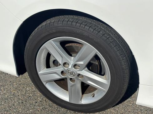 Used 2014 Toyota Camry SE FWD image 10