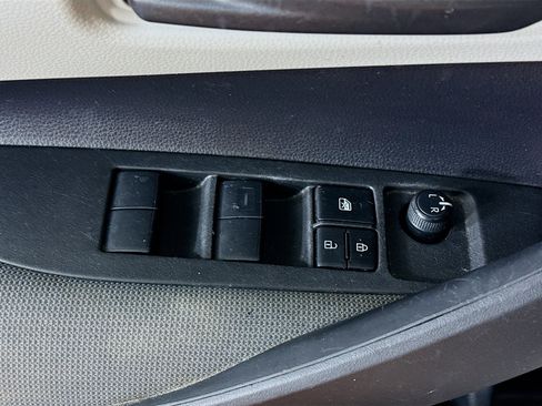 Used 2022 Toyota Corolla LE image 23