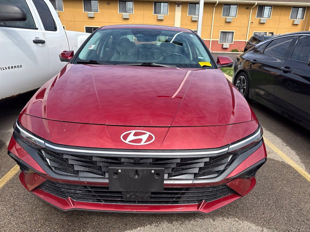 Used 2024 Hyundai Elantra Limited FWD image 1