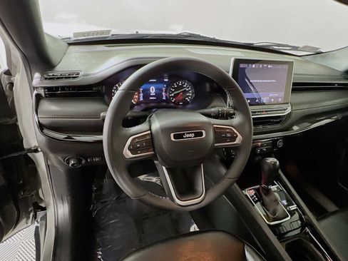 Used 2023 Jeep Compass Latitude AWD/4WD image 11