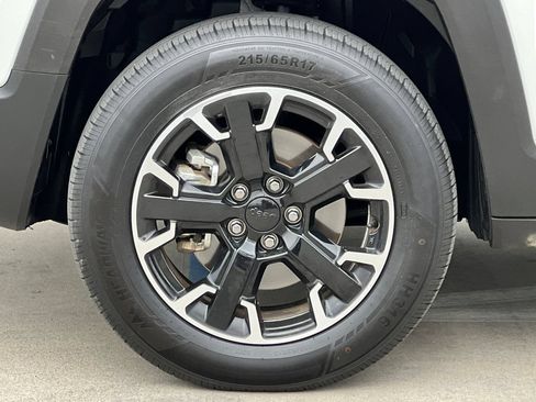 Used 2023 Jeep Renegade Latitude AWD/4WD image 38