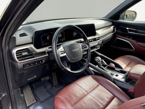 Used 2023 Kia Telluride EX w/ EX Captain's Chair Package FWD image 17