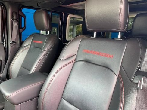 Used 2023 Jeep Wrangler Unlimited Rubicon w/ Cold Weather Group AWD/4WD image 16