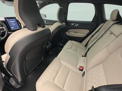 Used 2026 Volvo XC60 B5 Plus AWD/4WD image 10
