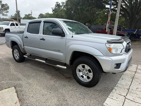 Used 2012 Toyota Tacoma 4x4 Double Cab w/ SR5 Pkg image 3