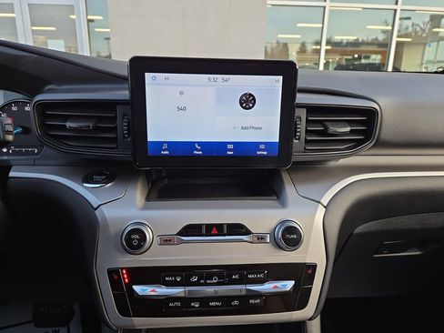 Used 2022 Ford Explorer XLT image 24