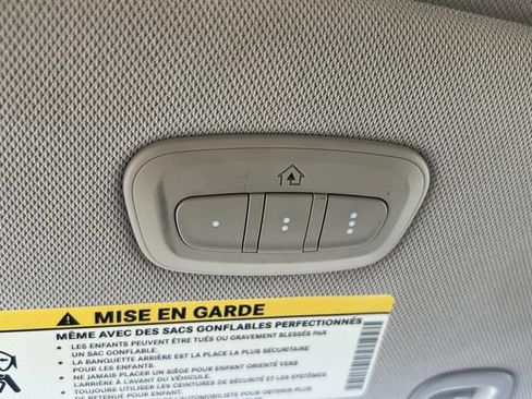 Used 2023 Chrysler Pacifica Limited FWD image 31