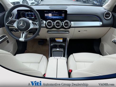 Used 2025 Mercedes-Benz GLB 250 4MATIC image 2