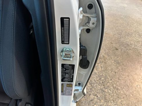 Used 2026 Kia Niro LX FWD image 29