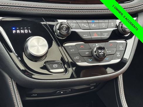 Used 2024 Chrysler Pacifica Pinnacle w/ Trailer Tow Group image 21