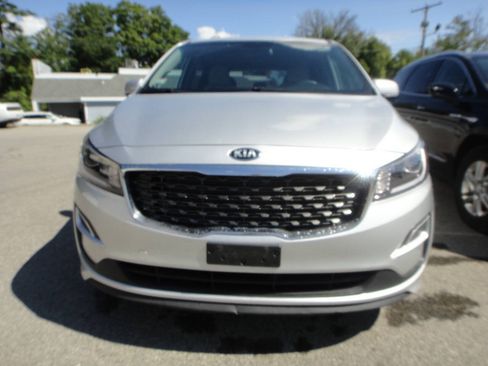 Used 2021 Kia Sedona LX FWD image 2
