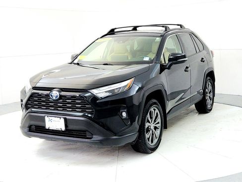 Used 2023 Toyota RAV4 XLE Premium image 2