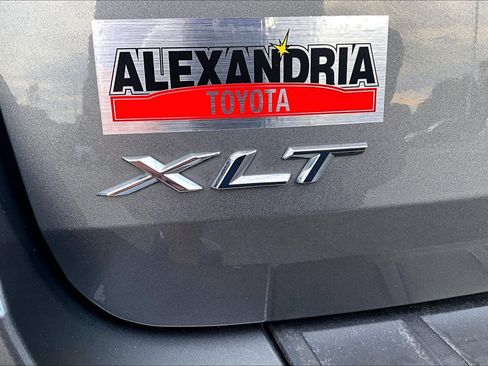 Used 2021 Ford Explorer XLT w/ Equipment Group 202A AWD/4WD image 8