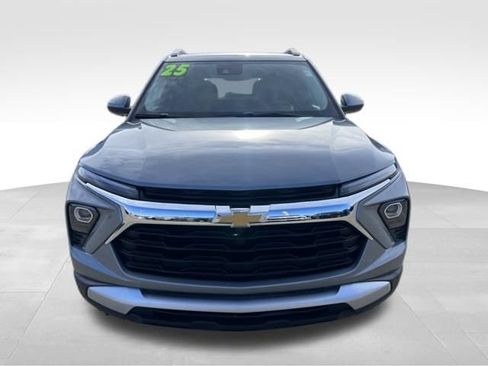 Used 2025 Chevrolet TrailBlazer LT AWD/4WD image 9