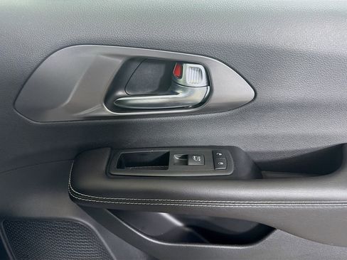Used 2026 Chrysler Pacifica Select image 31