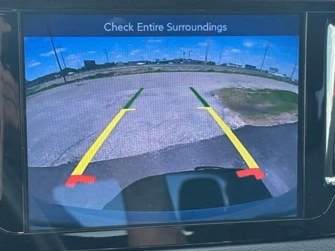Used 2017 Chrysler Pacifica Touring-L FWD image 4