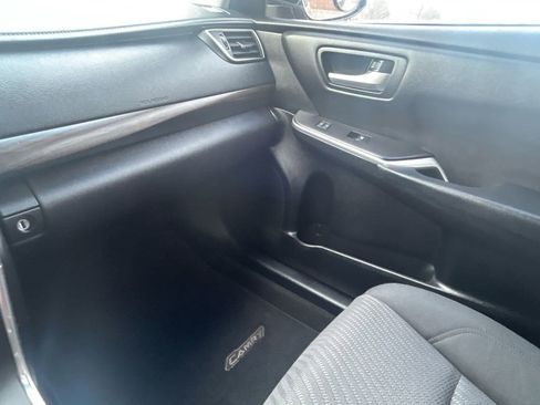 Used 2015 Toyota Camry LE image 10