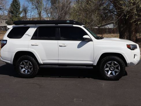 Used 2017 Toyota 4Runner TRD Off-Road image 3