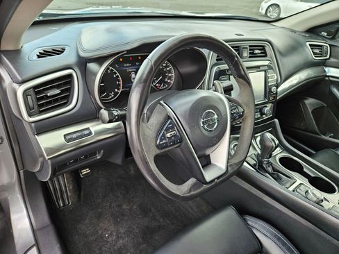 Used 2017 Nissan Maxima SR w/ Midnight Edition FWD image 15