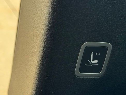 New 2027 Chrysler Pacifica Select FWD image 33